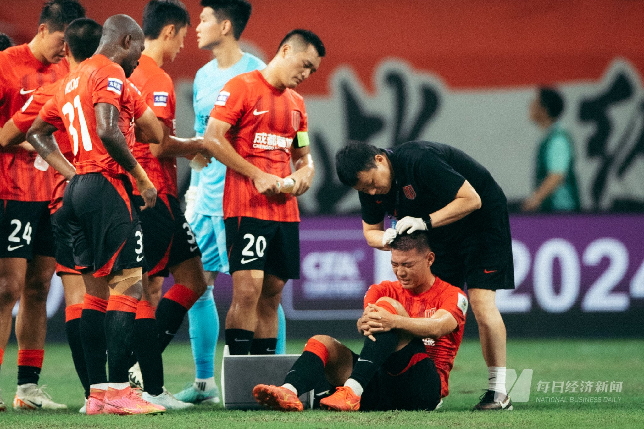 球星受伤离场，球队状态下滑引发危机的简单介绍